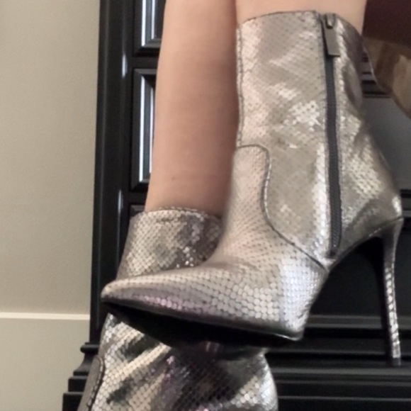 MICHAELKORS SLEEK NEW NVR WORN METALLIC GENUINE LEATHER LEATHER BOOTS! - Picture 6 of 16